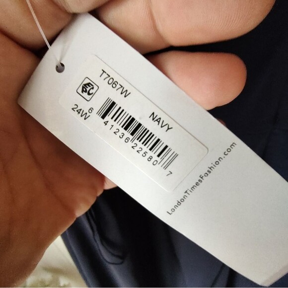 London Times Chiffon Draped Flutter Sleeve Twist Front Stretchy Dress. Size 24W - Picture 6 of 10